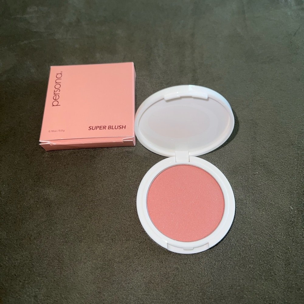 Persona blush never used! Pretty pink color.